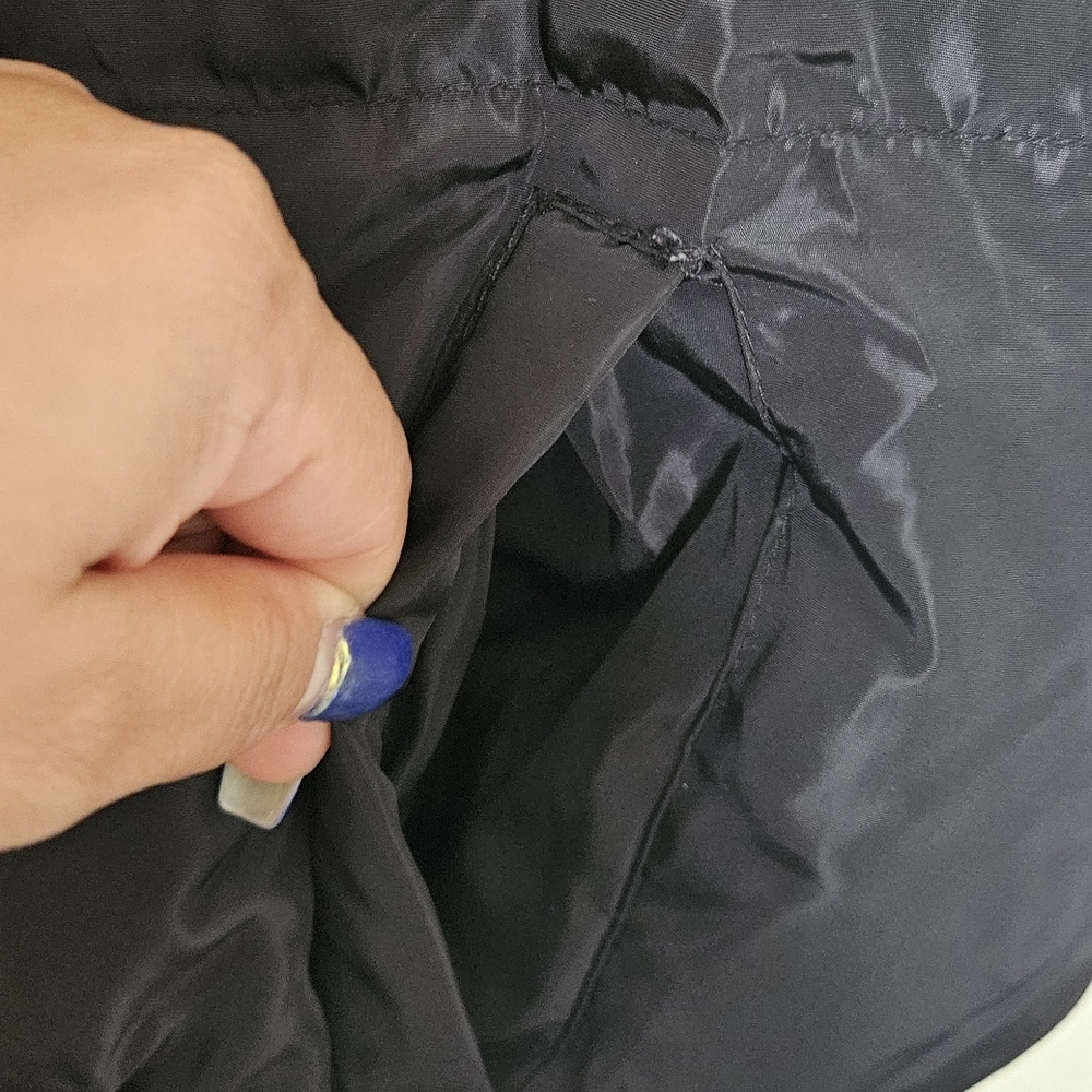 Black Women's Puffer Vest - Picture 5 of 6